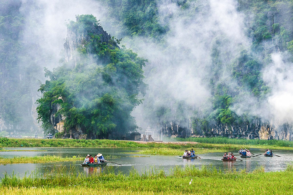 Kỳ vĩ nước non Ninh Bình