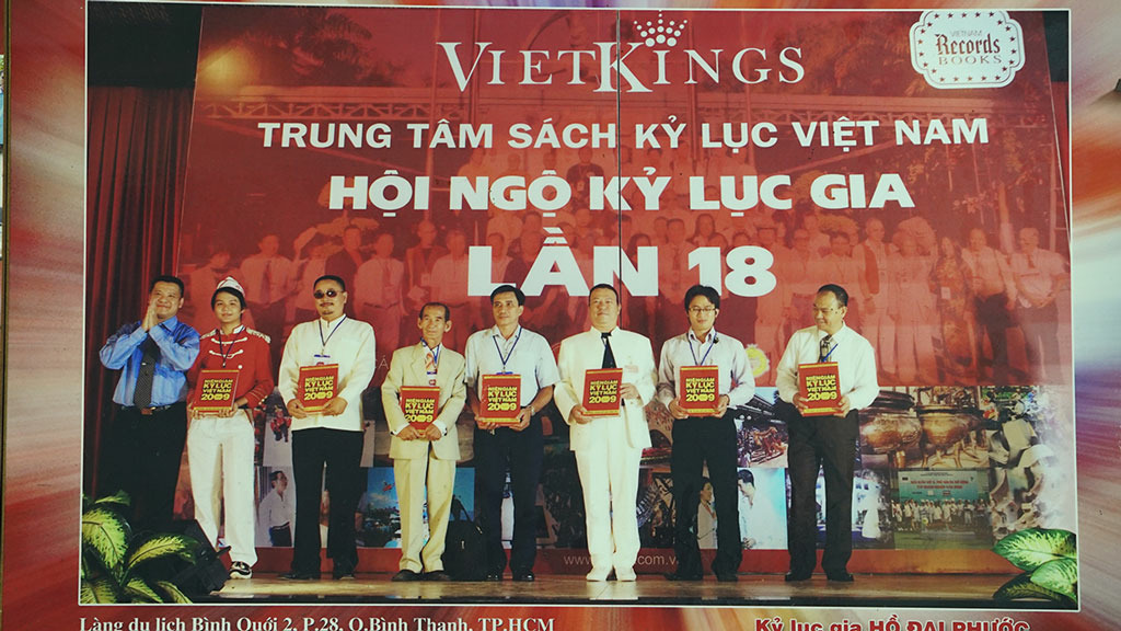 nguoi_dan_ong_di_cho_nhieu_nhat_viet_nam.-05.jpg