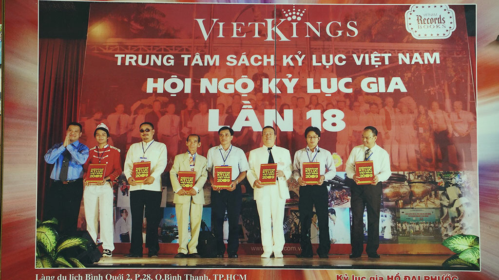 nguoi_dan_ong_di_cho_nhieu_nhat_viet_nam.-05.jpg