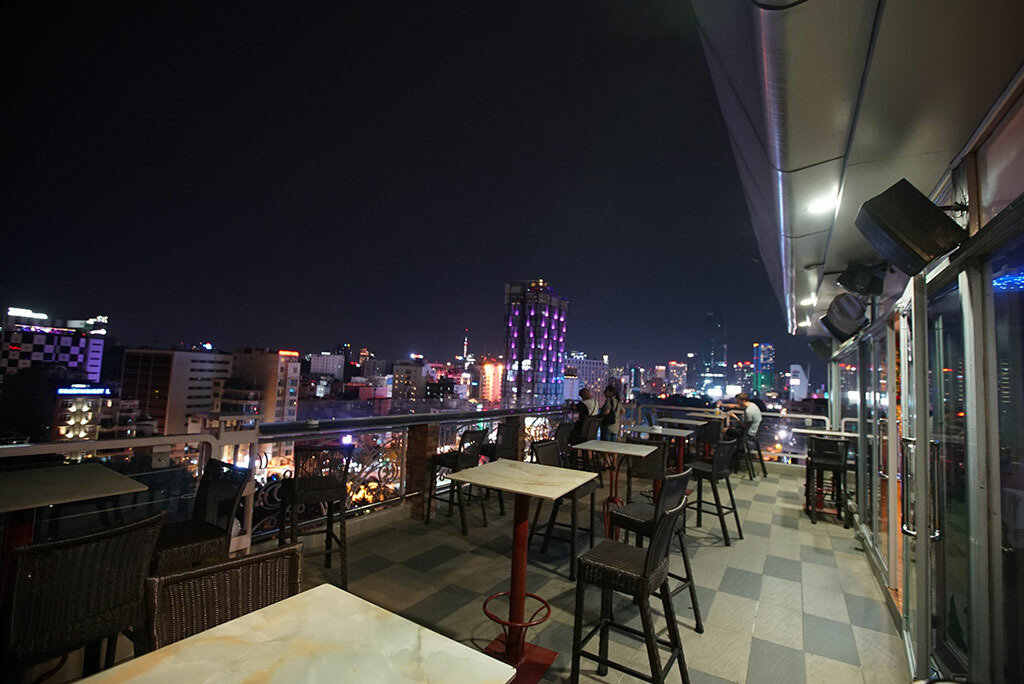 quay_xuyen_dem_voi_5_quan_bar_chat_nhu_nuoc_cat_o_sai_gon.-05.jpg